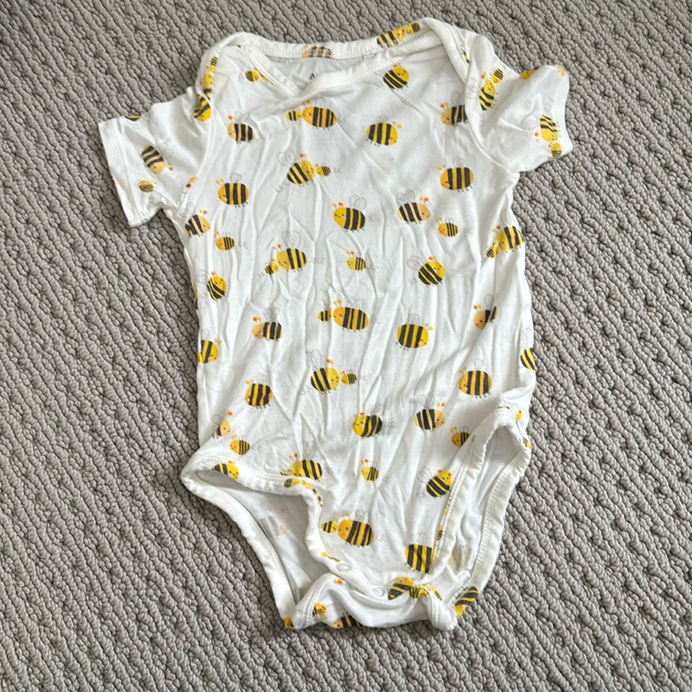 Angel Dear bodysuit 6-12month - bee design